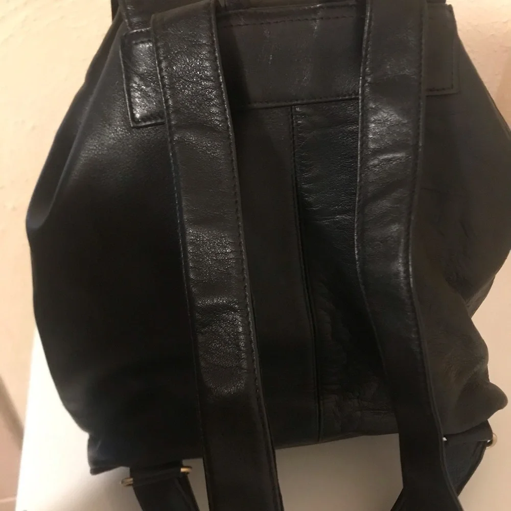 backpack - Picture 3 of 5